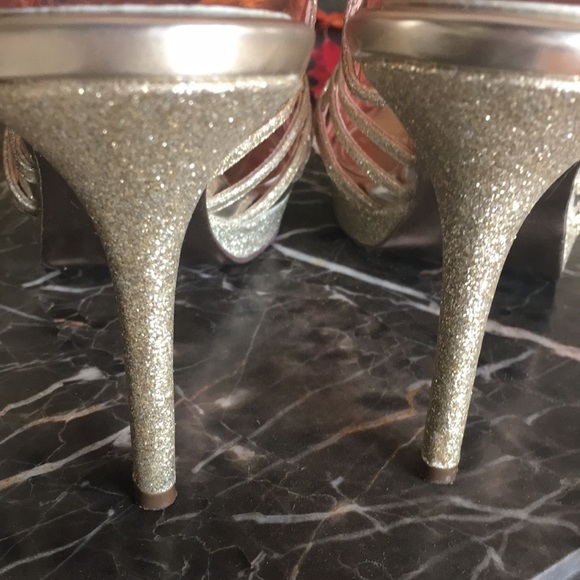 🚨SOLD ELSEWHERE!🚨EUC Nina Gold Glitter Heels - Picture 4 of 6